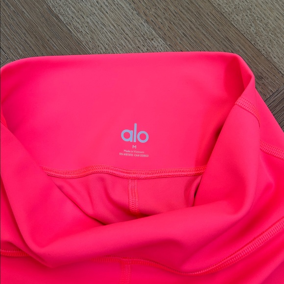 Ali neon pink leggings medium - Picture 3 of 3